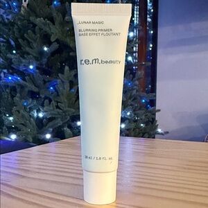 r.e.m. beauty Lunar Magic Blurring Primer - Cream